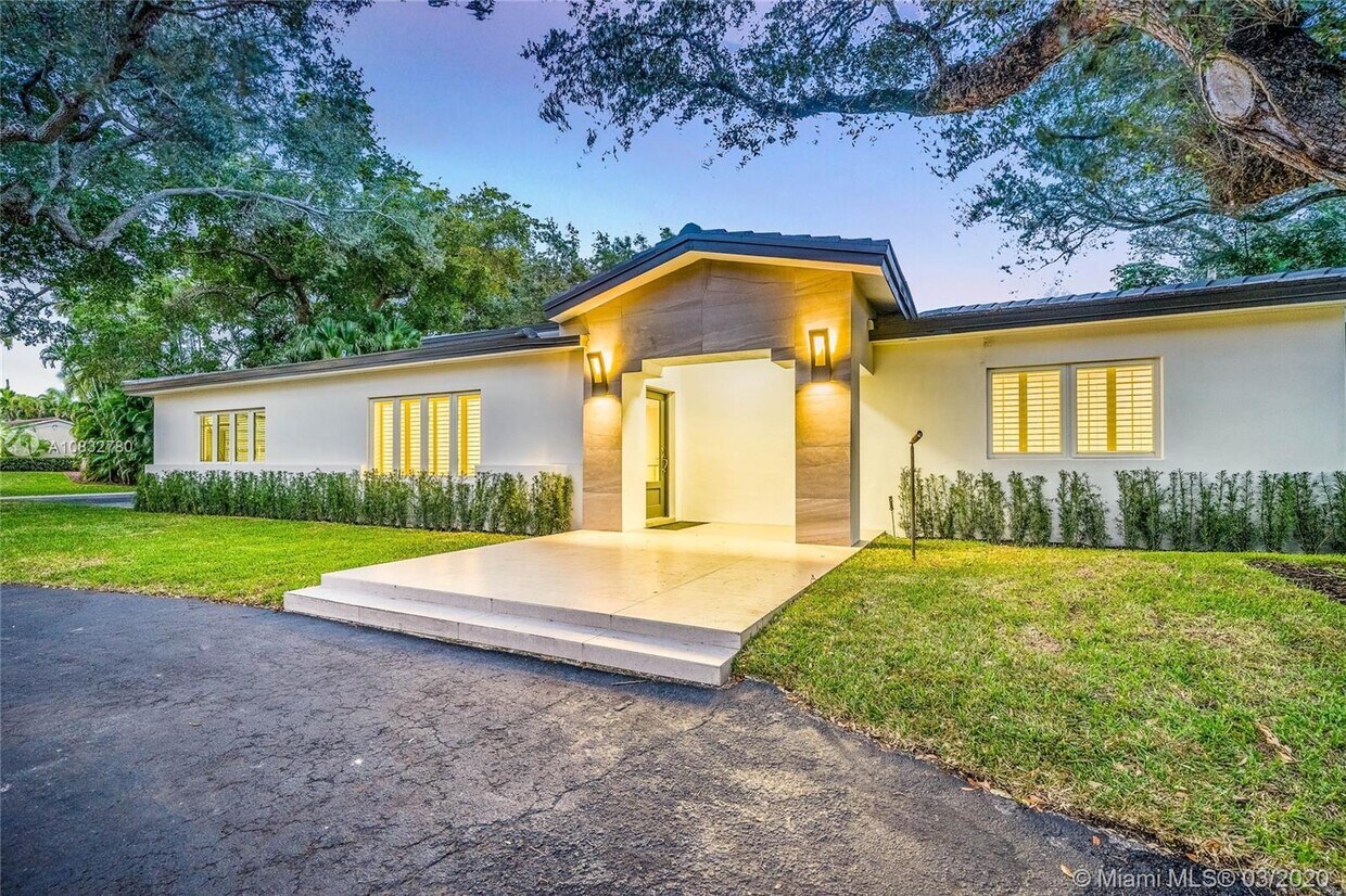 Foto principal - 5901 Maynada St