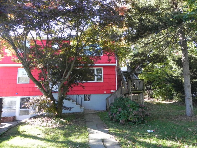 Building Photo - 32 Deerfield St