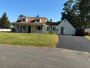 Building Photo - 1014 Circle Dr