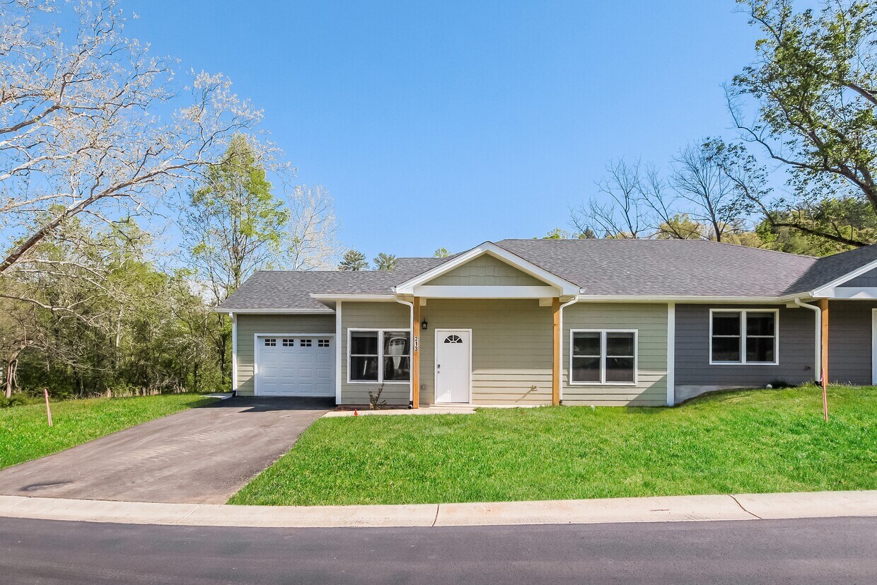 Foto principal - 213 Sycamore Cv Rd