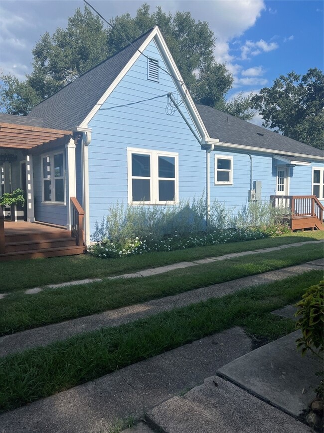 Building Photo - 803 Austin St