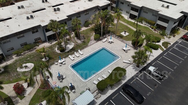 Foto del edificio - 5503 Fountain Lake Cir