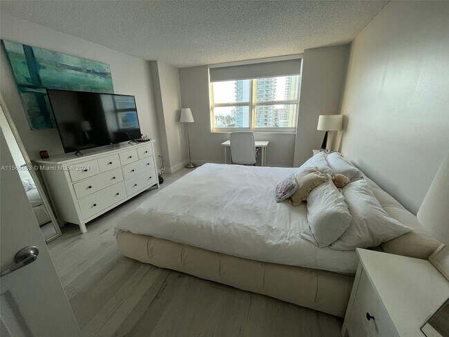 Foto del edificio - 1155 Brickell Bay Dr