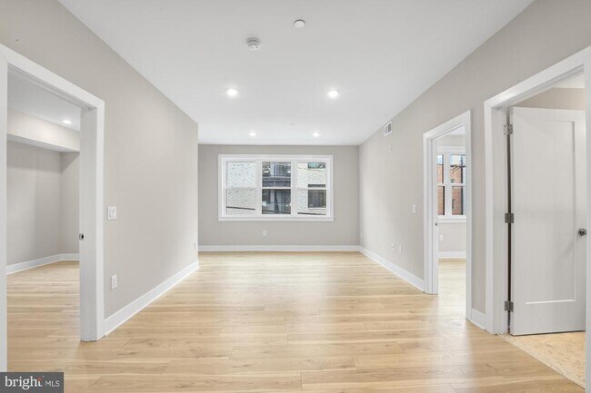 Foto del edificio - 2621 W Jefferson St