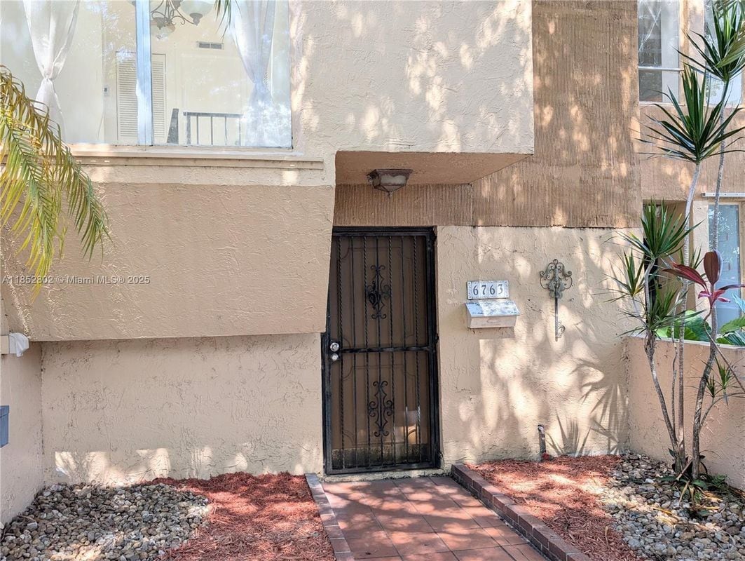 Building Photo - 6763 SW 140th Ave