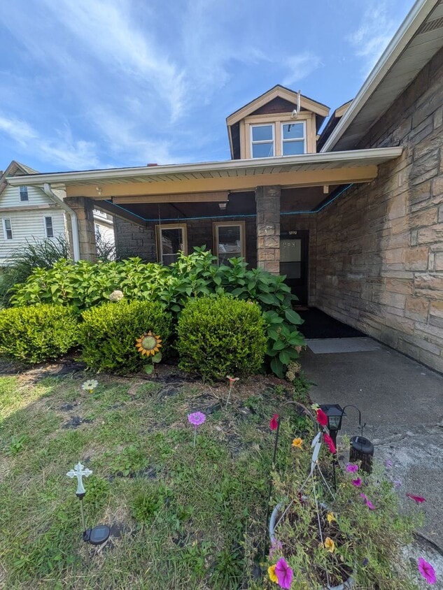 Primary Photo - 727 4th St