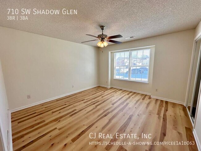 Building Photo - 710 SW Shadow Glen Dr