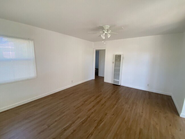 Foto del edificio - Three bedroom home in Lakewood now available!