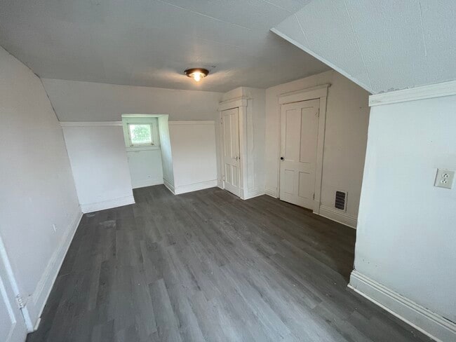 Building Photo - 513 Cunningham Ave