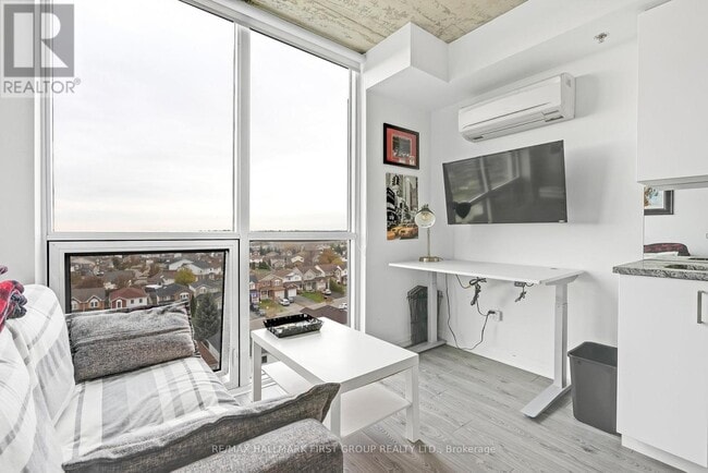 Building Photo - 1900 Simcoe St N