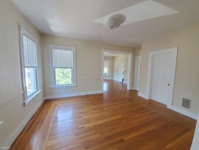 Foto del edificio - 2 br, 1 bath  - 213 Alden Ave Apt 2D Apt 2D