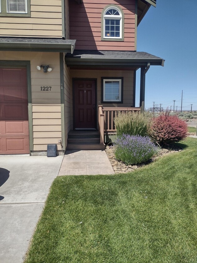 Front Entry - 1227 2nd Ave NE