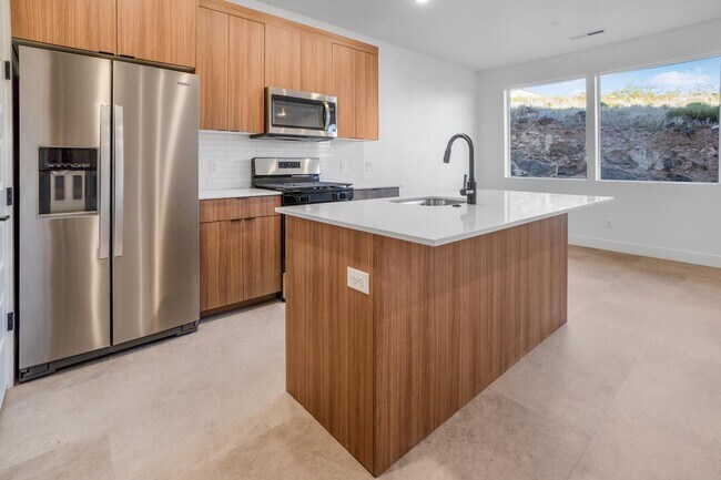 Foto del edificio - HURRICANE TOWNHOME - END UNIT & Pet Friendly! Price Reduced!