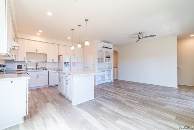 Building Photo - $3,350 / 2br - 1119ft2 - Beautifully Maint...