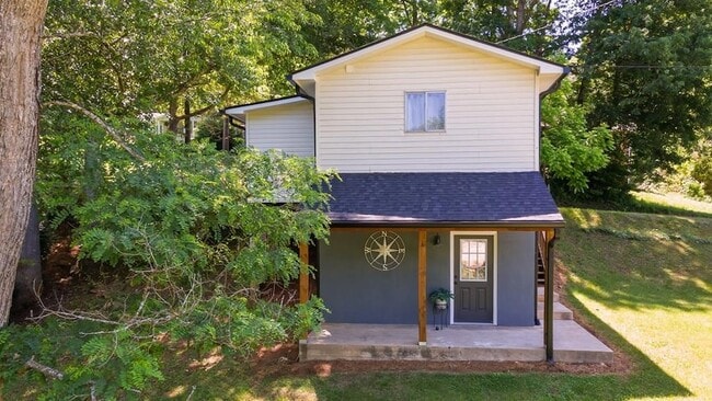 Photo - 138 Sloan St House