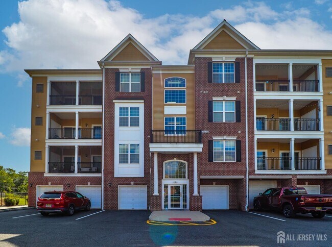 Building Photo - 613 Doral Ct