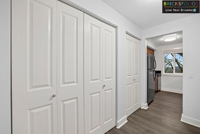 Building Photo - Nestled in the serene Eastgate neighborhood, Bellevue!