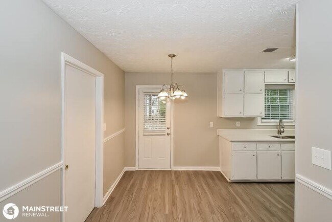 Building Photo - 6635 Bent Creek Dr, Rex, GA 30273