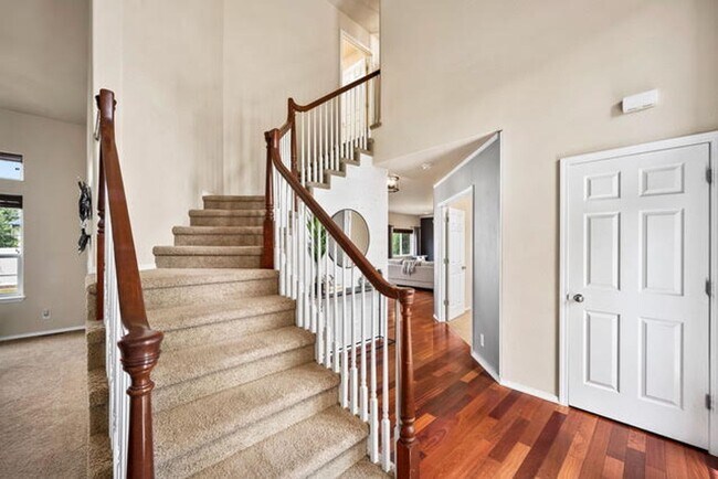 Building Photo - Strawberry Fields Neighborhood 4 bed 3 bath with office