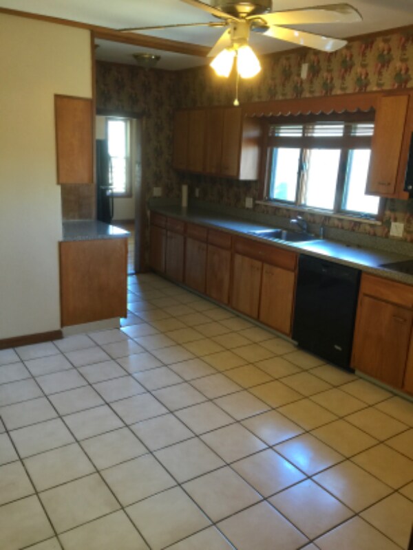 15 Norfolk Ave Unit 15, Swampscott, MA 01907 Room for Rent in