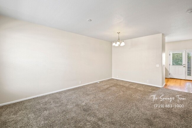 Foto del edificio - Charming 2-Bedroom Townhome in Central Col...