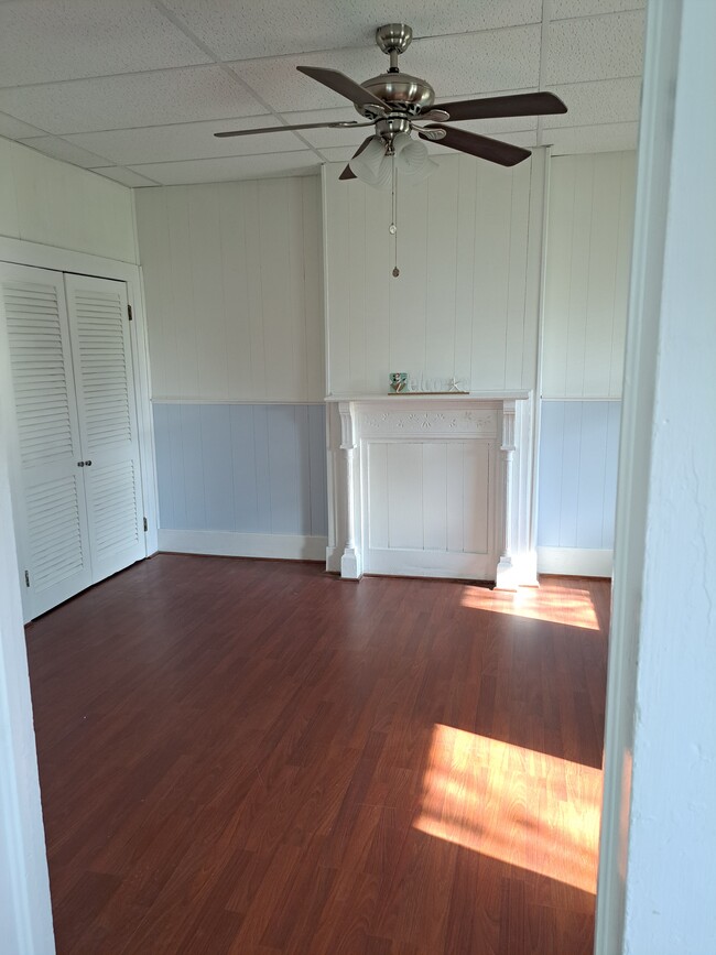 Living Room - 419 Tazewell Ave