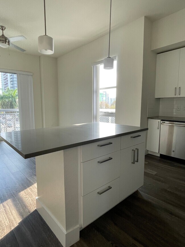 Foto del edificio - 511 NE 27th St