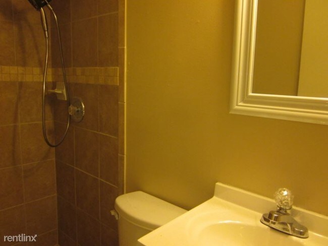 Building Photo - 2 br, 2 bath Apartment - 4114 Skyline Blvd
