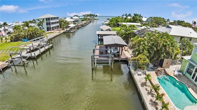 Foto del edificio - 2372 Baybreeze St