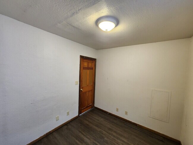 Foto del edificio - 2 Bedroom Lower with Garage