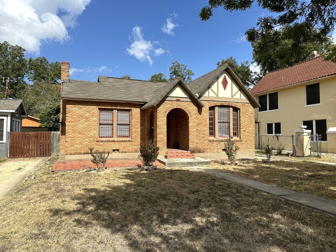 Primary Photo - HISTORIC 2-BEDROOM HOME NEAR WOODLAWN LAKE