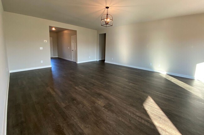 Foto del edificio - Home for Rent in Weaver AL... Available to View Now!!!