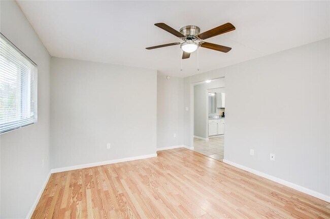 Foto del edificio - 4 Little John Ln