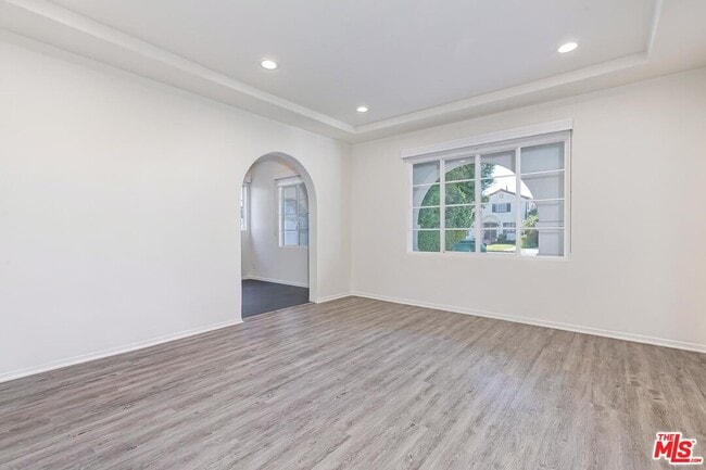 Building Photo - 204 S Camden Dr