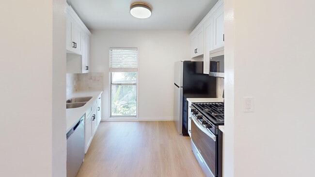 Foto del edificio - The Clair Manor Apts...Hollywood Hills...Fully Renovated...CALL NOW!