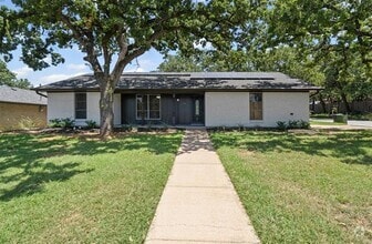 Building Photo - 2423 Jewell Dr
