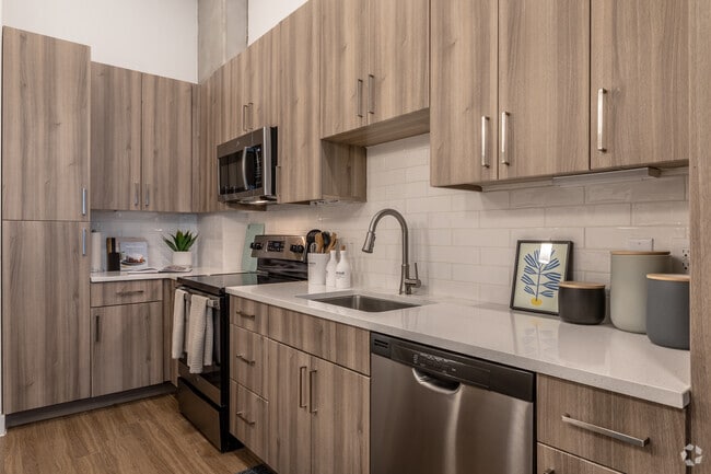 1BR, 1BA - 695SF - Heritage Plaza