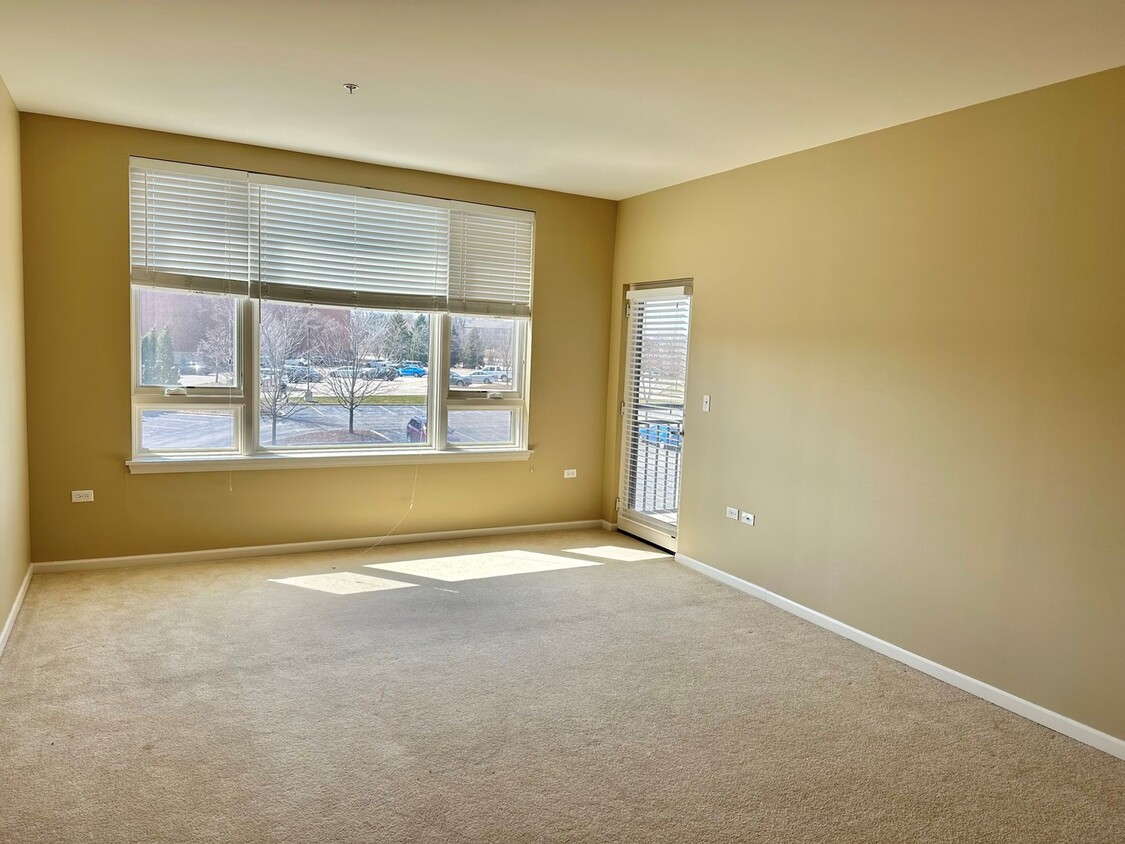 Foto principal - 801 Village Center Dr