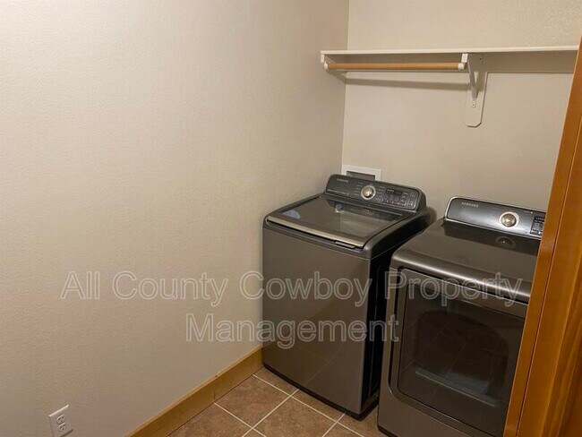Building Photo - 4121 Moraine St