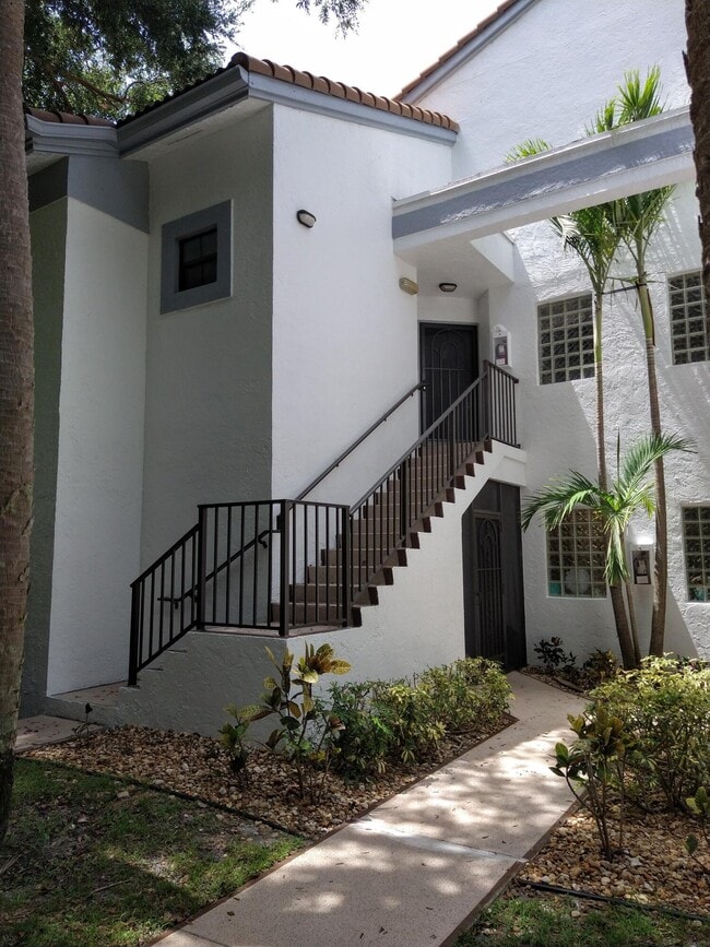 Building Photo - 5475 Verona Dr