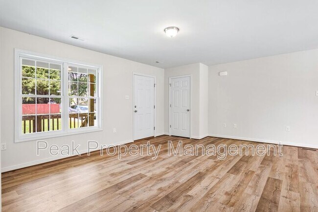 Building Photo - 1301 Starview Ln