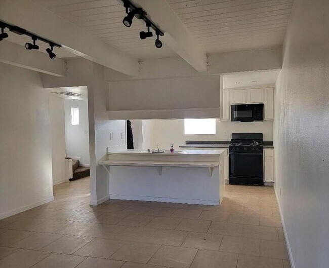 Building Photo - 43615 Stanridge Ave