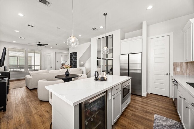 Building Photo - 2718 Grand Fountains Dr