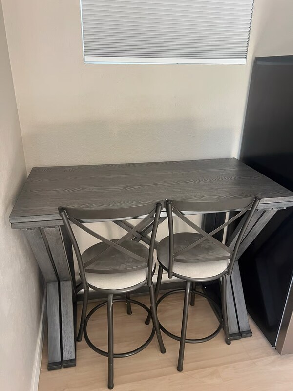 Foto del edificio - 1675 Emerald Pl