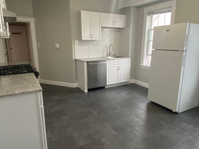 Building Photo - 45 Upham St