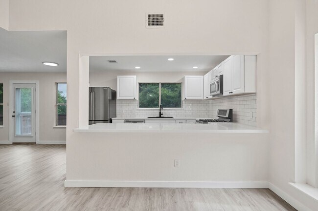 Building Photo - 10572 Bilbrook Place Austin, TX 78748