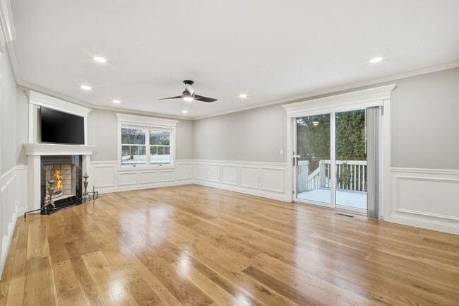 Building Photo - 193 The Meadows