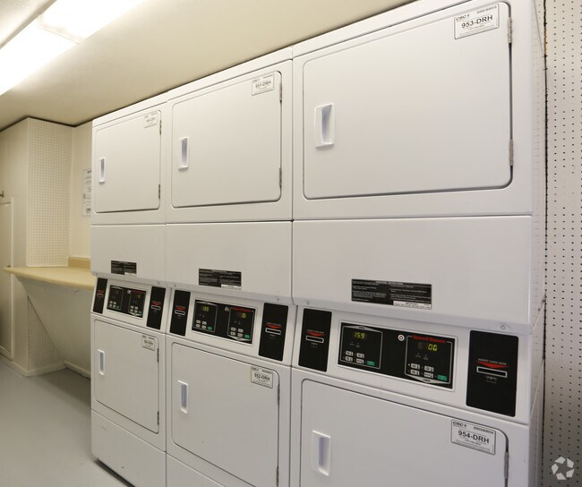 Lavandería - Cleary Pointe Apartments