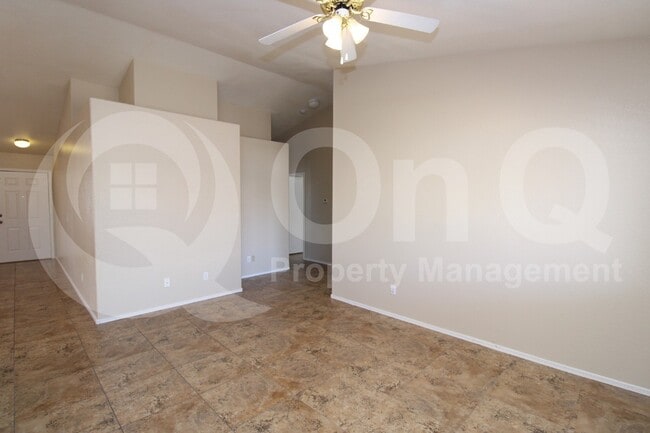 Foto del edificio - 16124 W Madison St