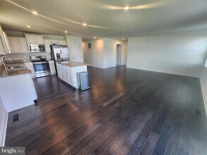 Building Photo - 771 Switchgrass Ct